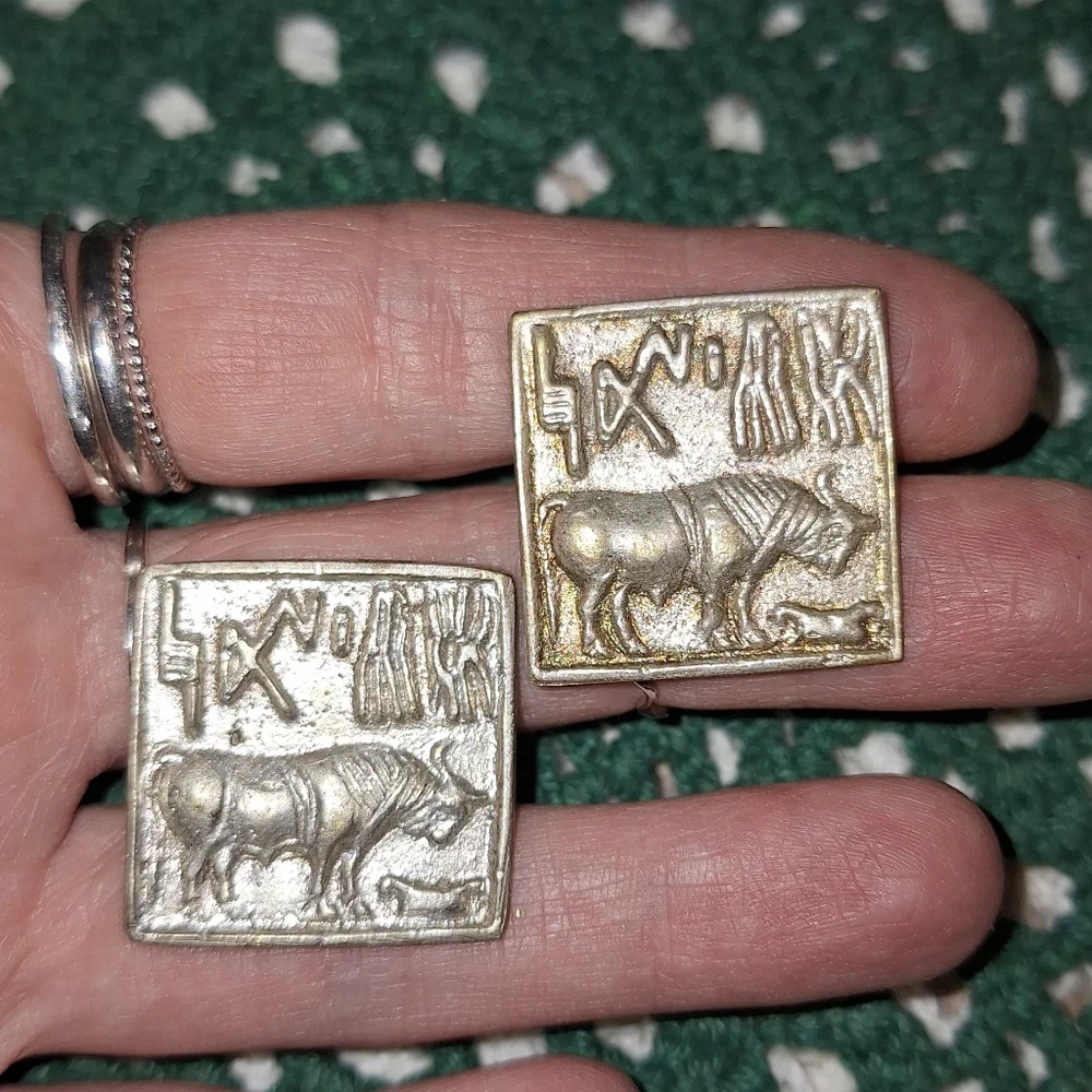 Antique? Possibly Or Vintage Cufflinks